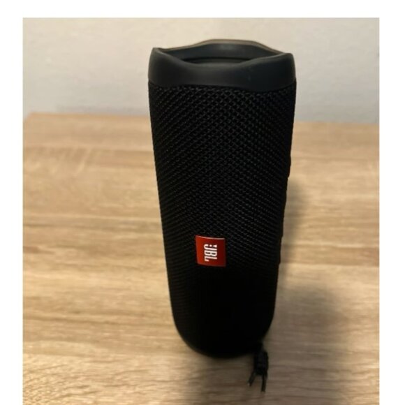 JBL FLIP 5, Waterproof Portable Bluetooth Speaker, Black- BRAND NEW - Picture 1 of 2